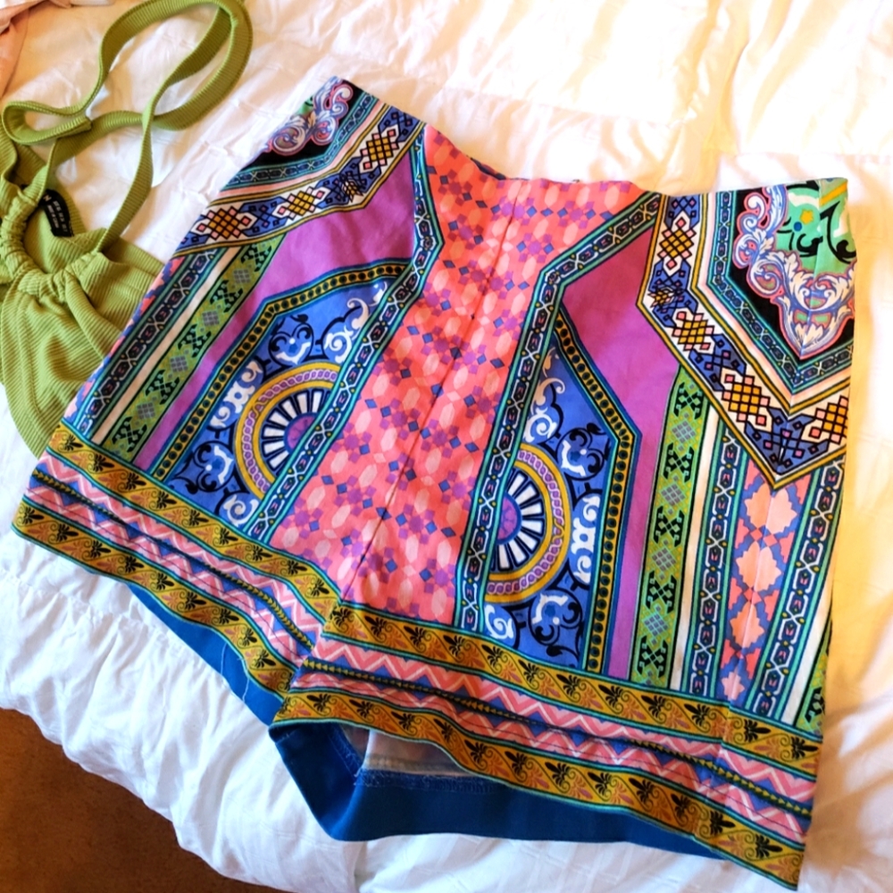 Colorful pattern high waisted shorts💯
